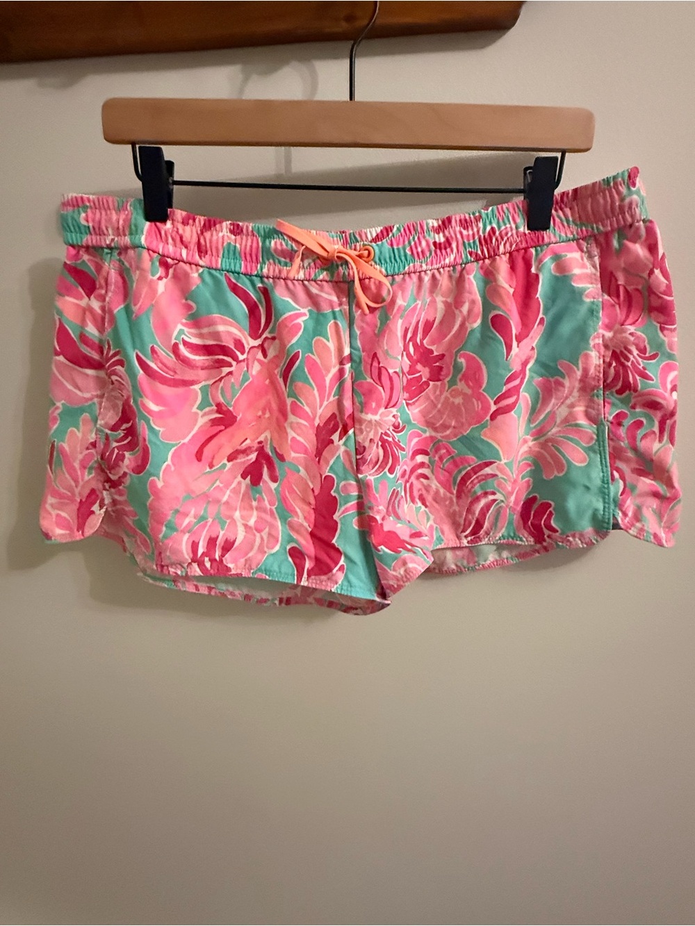 Lilly Pulitzer Luxletic Run Around Pink Aqua Floral Shorts Size XL